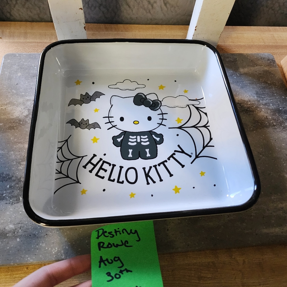 Hello kitty skeleton bking dish